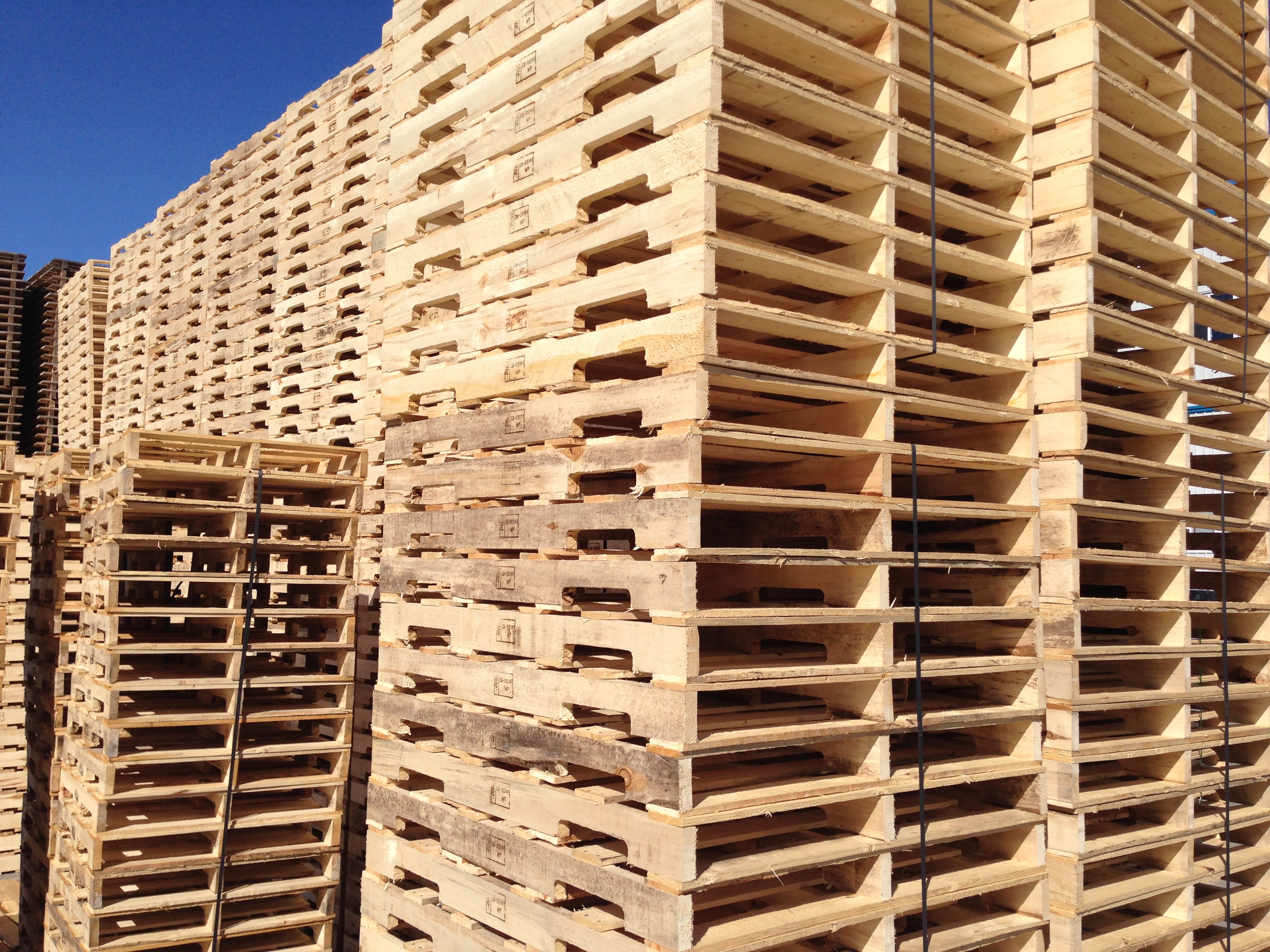 Strong Versatile Economical Wooden Pallets HWP